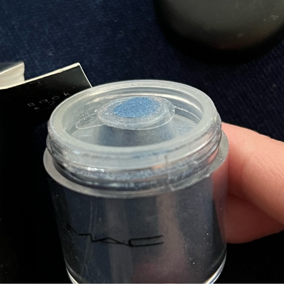 MAC PIGMENT EYESHADOW - Corn flower - Picture 2 of 4